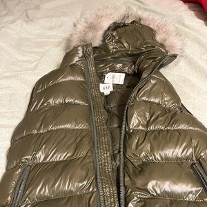 Gap olive green vest. New with tags I just didn’t like it after all.